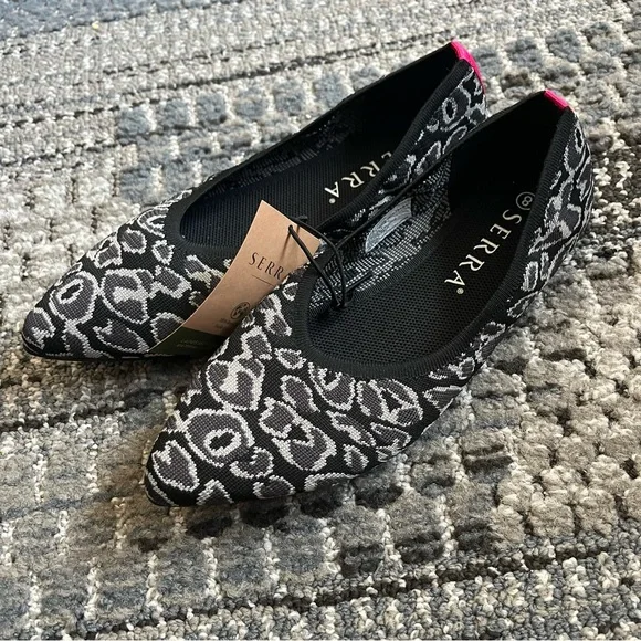 🥿 NIB Serra Ladies Recycled Material Flats, Black Grey Snakeskin Pattern, Size 8 - Picture 3 of 7